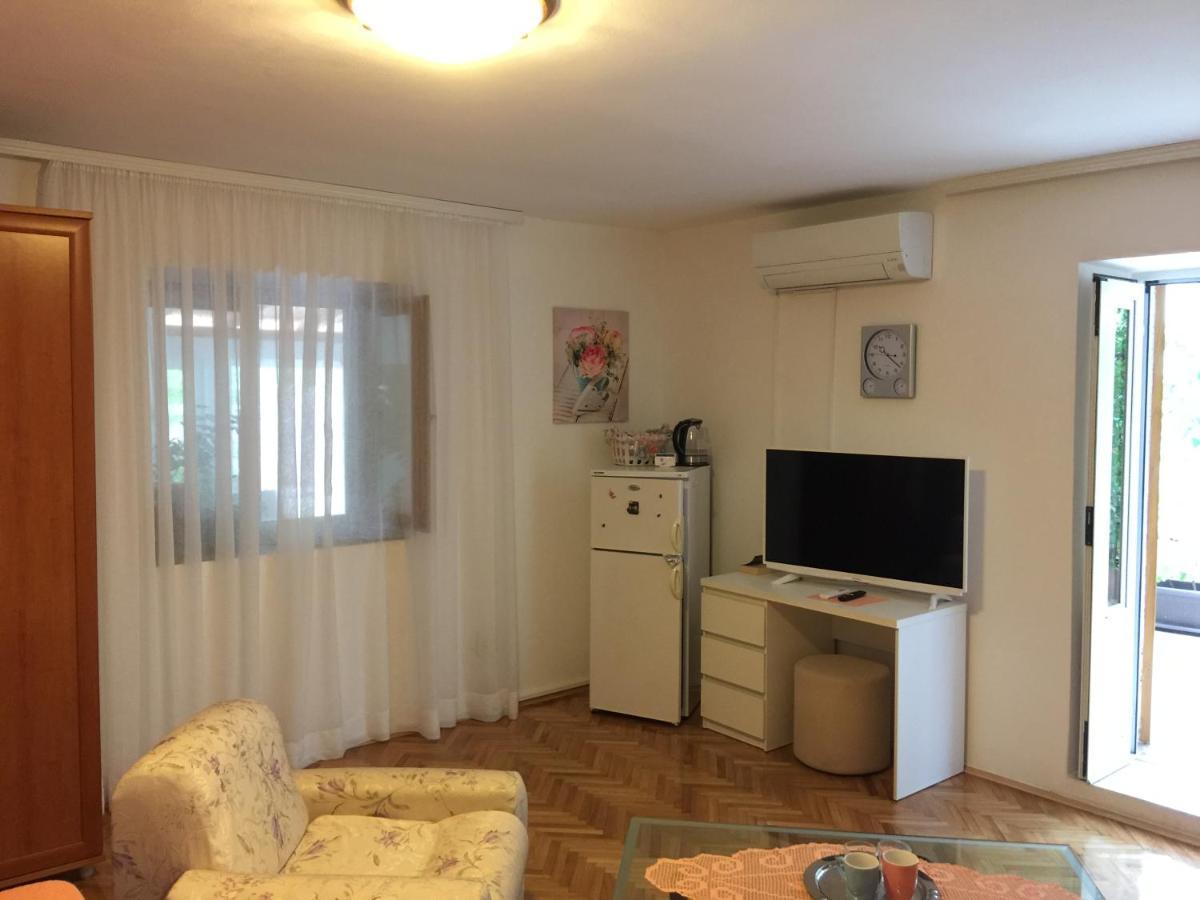 Apartmani Rukonic Aleksandar เนเรซีน ภายนอก รูปภาพ