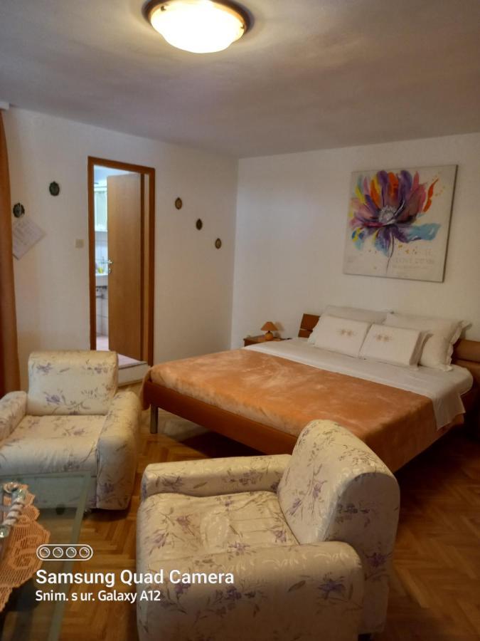 Apartmani Rukonic Aleksandar เนเรซีน ภายนอก รูปภาพ