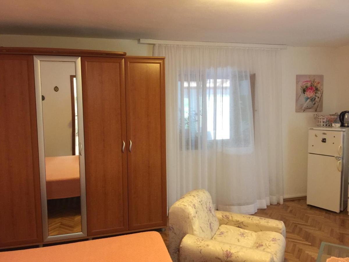 Apartmani Rukonic Aleksandar เนเรซีน ภายนอก รูปภาพ