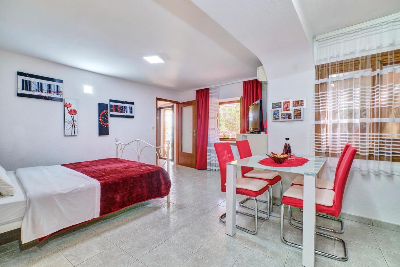 Apartmani Rukonic Aleksandar เนเรซีน ภายนอก รูปภาพ