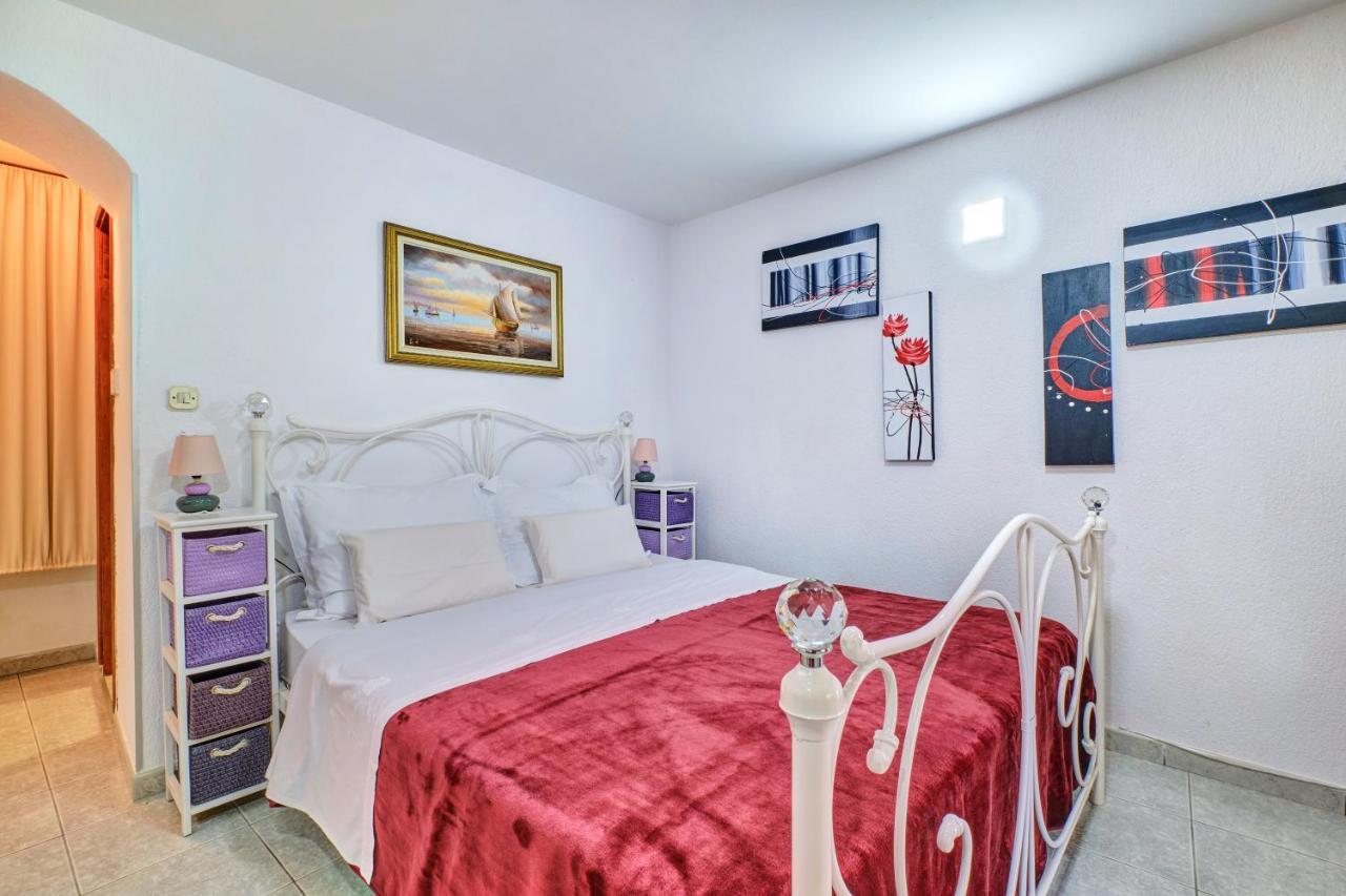 Apartmani Rukonic Aleksandar เนเรซีน ภายนอก รูปภาพ