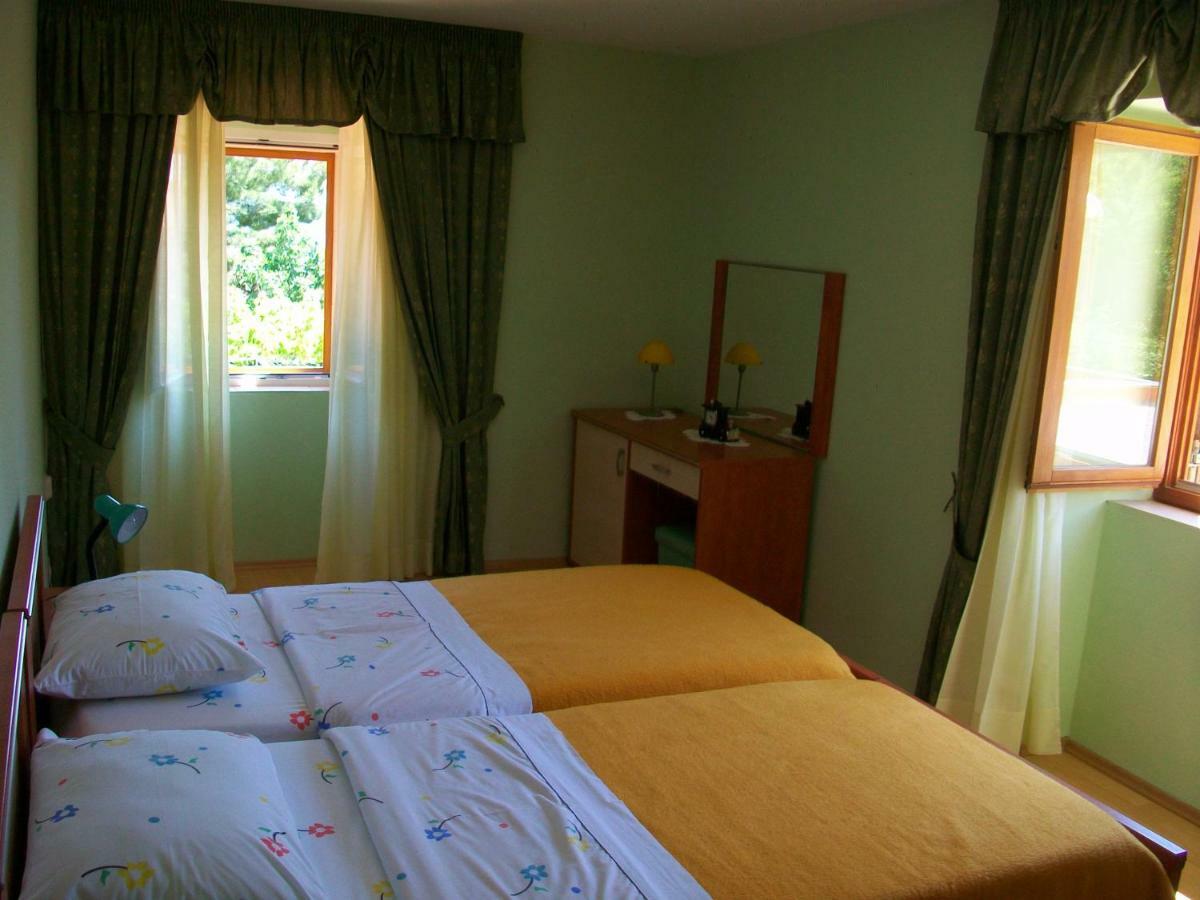 Apartmani Rukonic Aleksandar เนเรซีน ภายนอก รูปภาพ